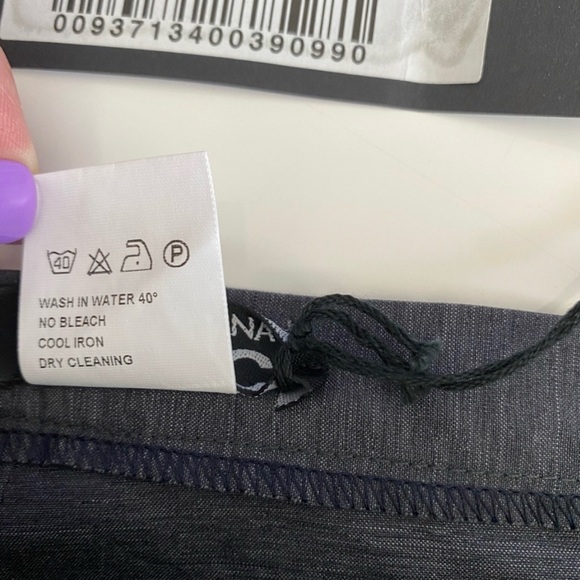 Dolce & Gabbana Pencil Skirt Back slit - Picture 5 of 11